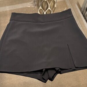 Zara Women's Elegant Black Skorts